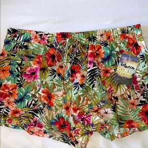 NWT Hawaiian print shorts